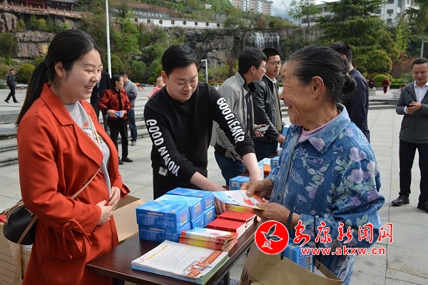 ���޿h˾���ִ����_չ&ldquo;�ߺڳ���&rdquo;���� �I��ȫ���c���Շ�11.jpg