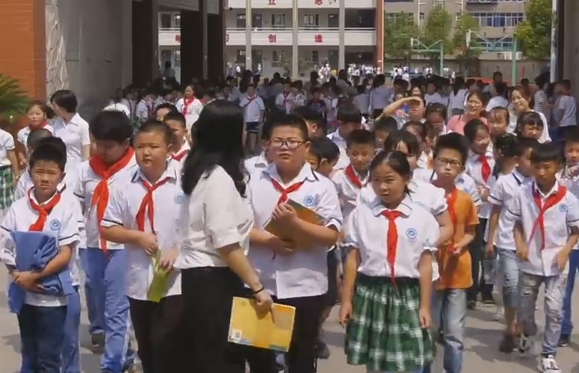 �_�W��  �����c ���ի@